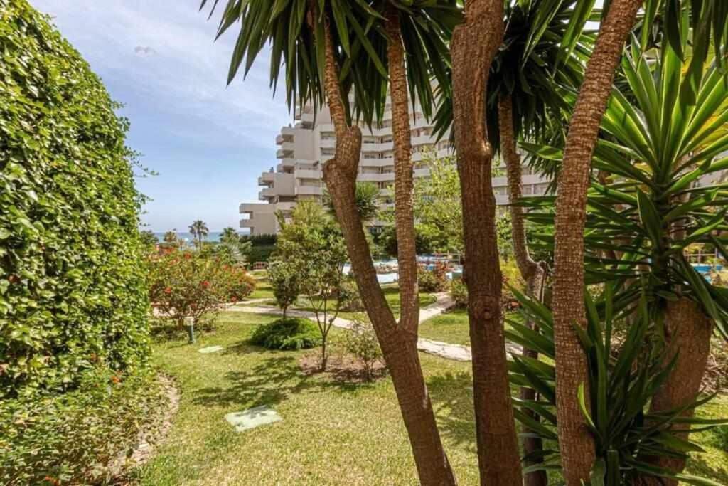 797 Holiday Rentals- Precioso Piso Con Vistas Al Jardin En Benalbeach Benalmadena Exterior photo